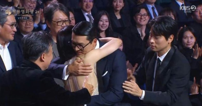 hyun bin son yejin blue dragon award win