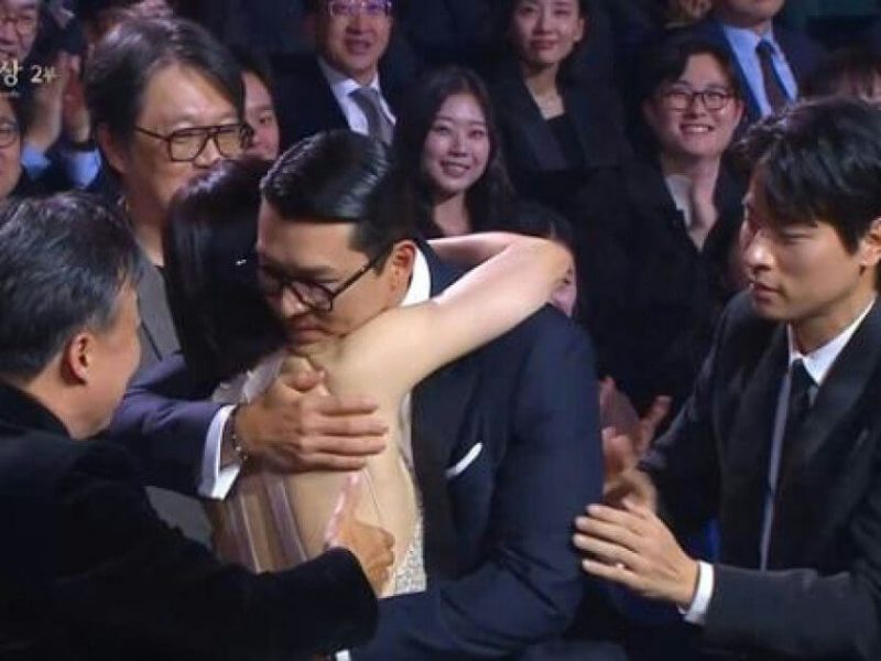 hyun bin son yejin blue dragon award win