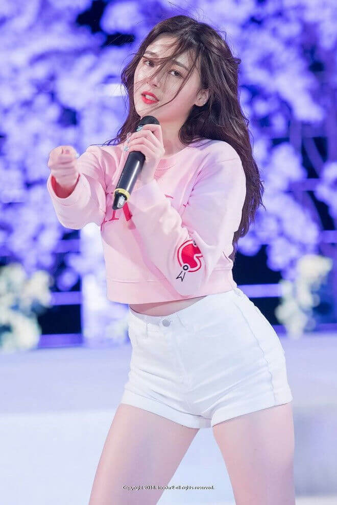 people-Nancy Jewel McDonie (Momoland)-singer-performing-pink cropped sweatshirt-white shorts-microphone