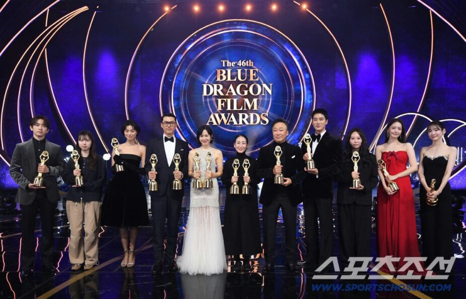 people-10-awards-A-stage-A-blue-B-formal-C