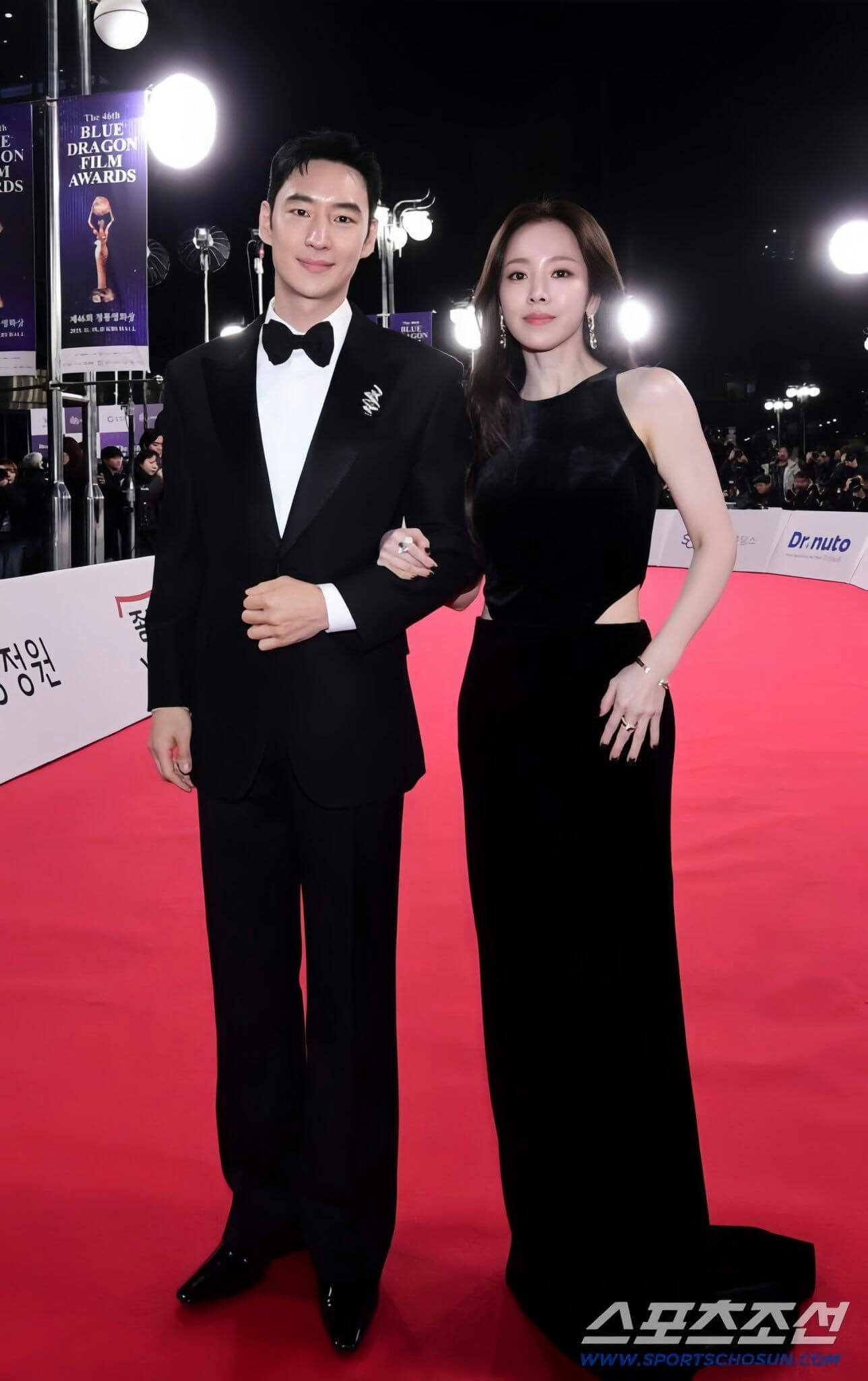 people-man and woman-attending a formal event-walking a red carpet-dressed in black formal wear