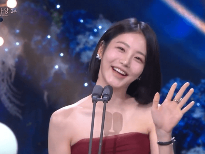 shin yeeun reaction blue dragon awards 2025