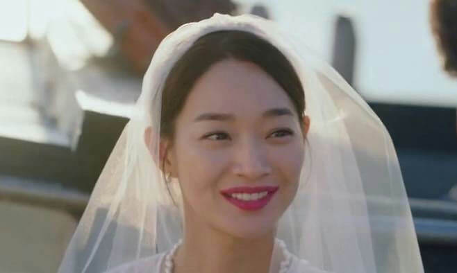 people-Woman-Bride-Veil-Smiling-Bright Lips