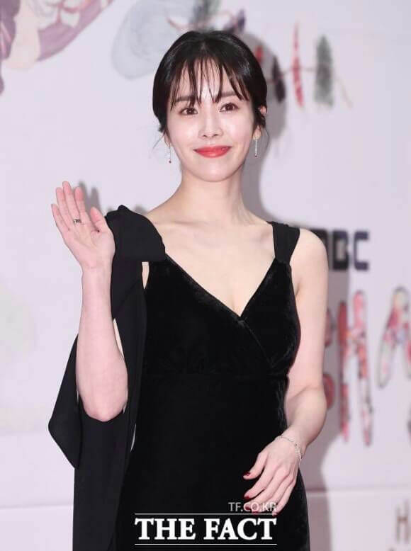 han ji min blue dragon film awards mc criticism