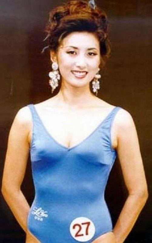 people-woman-pageant-contestant-blue-swimsuit-earrings-number-27