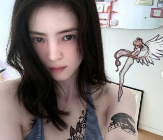people-woman-A-dark hair-A-blue top-A-tattoos-B-drawing overlay
