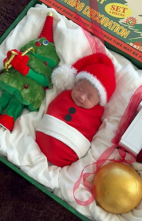 Lee Si-young newborn daughter