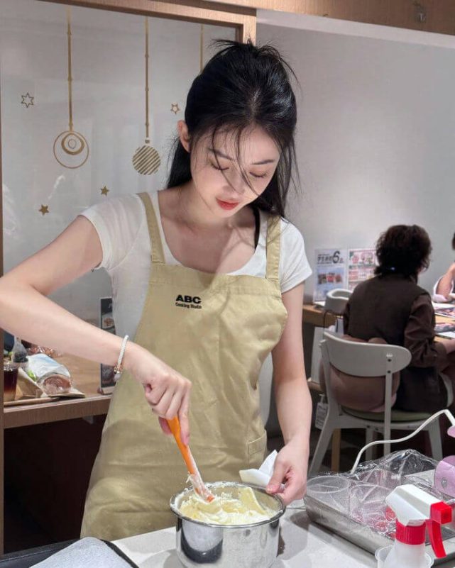 people-A-woman-A-baking-A-apron-A-mixing-A-kitchen