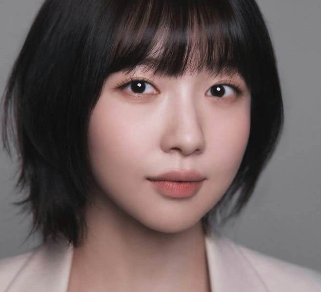 people-woman-short black hair-bangs-light skin-light makeup-blazer