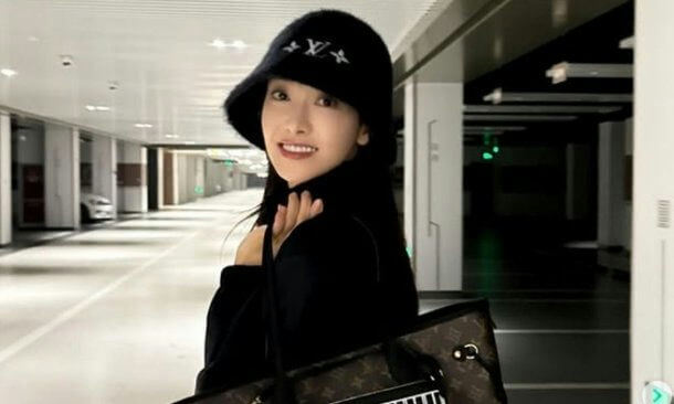 people-woman-A-black outfit-B-Louis Vuitton bucket hat-C-Louis Vuitton bag