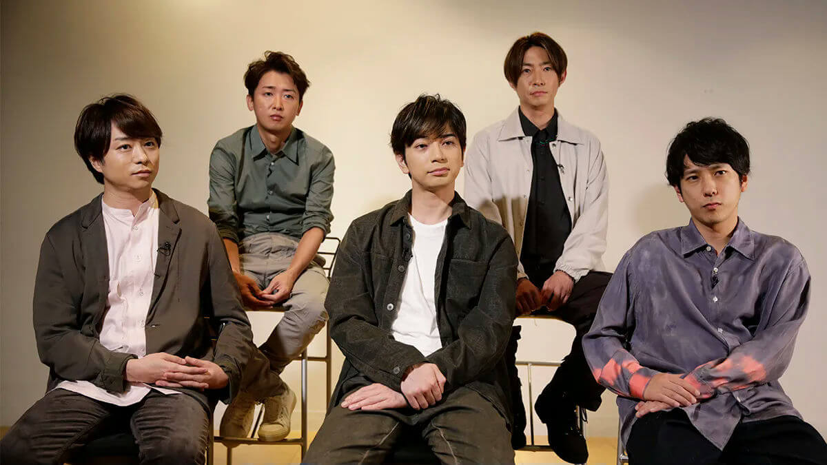 people-Five Japanese men-A-seated-A-casual attire-B-interview setting-C-group portrait
