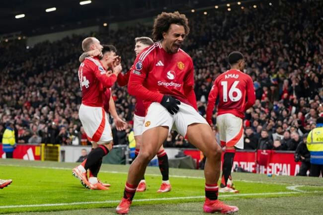 people-footballers celebrating-A-Manchester United kit-A-stadium crowd-B-goal celebration-C