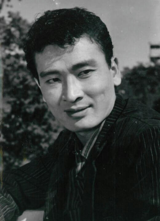 people-1-Asian-man-A-black-and-white-photo-A-smiling-A-dark-striped-shirt