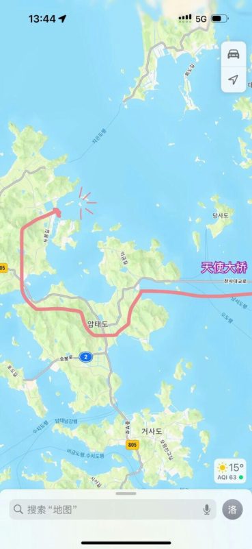 mobile phone screen-A-map display-A-navigation route-A-Korean place names-A-weather information
