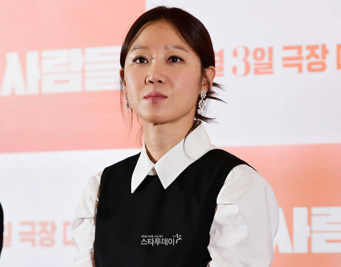 people-1-woman-A-Korean actress-A-formal attire-A-jewelry-A-public event