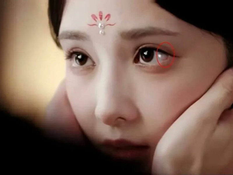 peng xiaoran contact lens crying scene