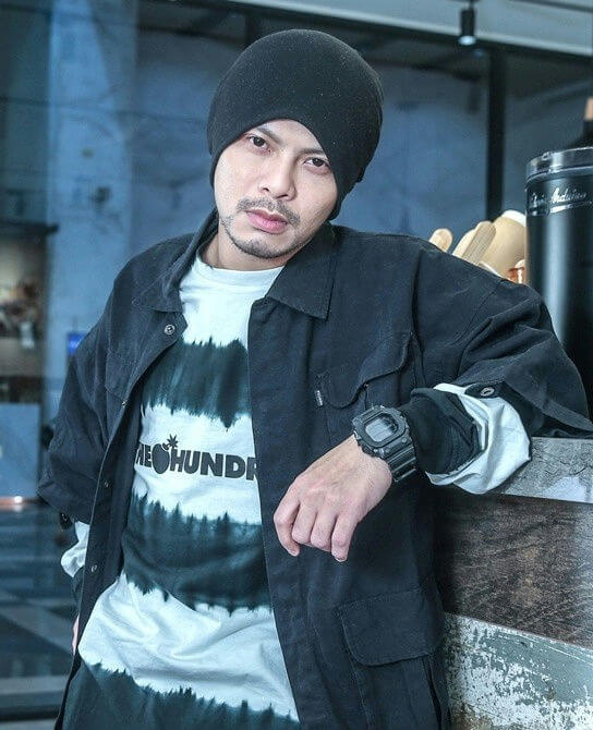 people-man-A-black beanie-B-tie-dye t-shirt-C-black utility jacket