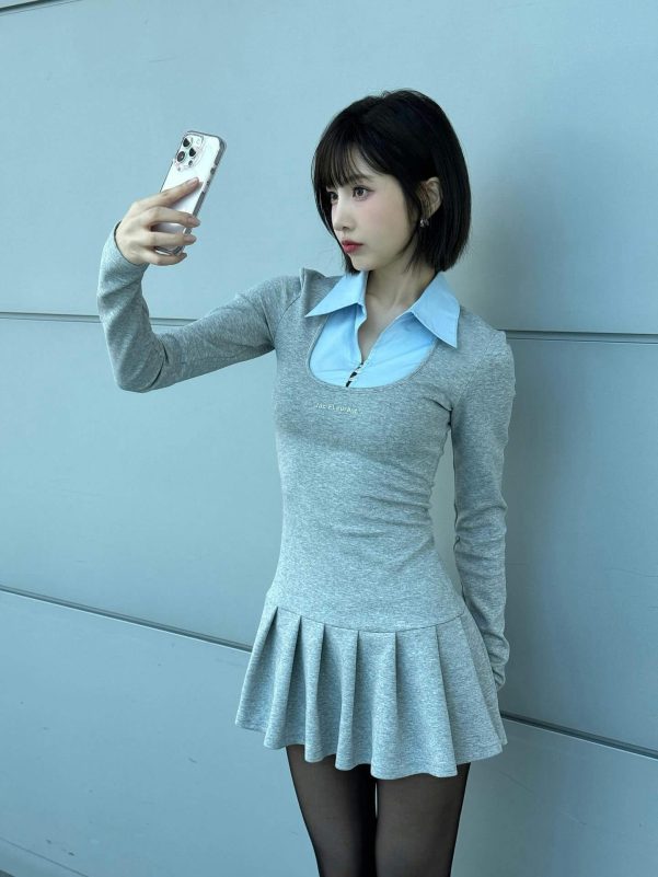 people-1-woman-A-short black hair-A-gray long sleeve dress-A-light blue collar-A-pleated skirt-A-black tights