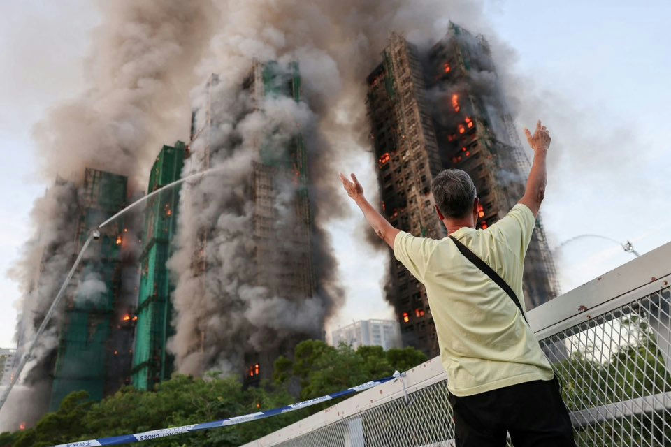 Hong Kong fire man collapses