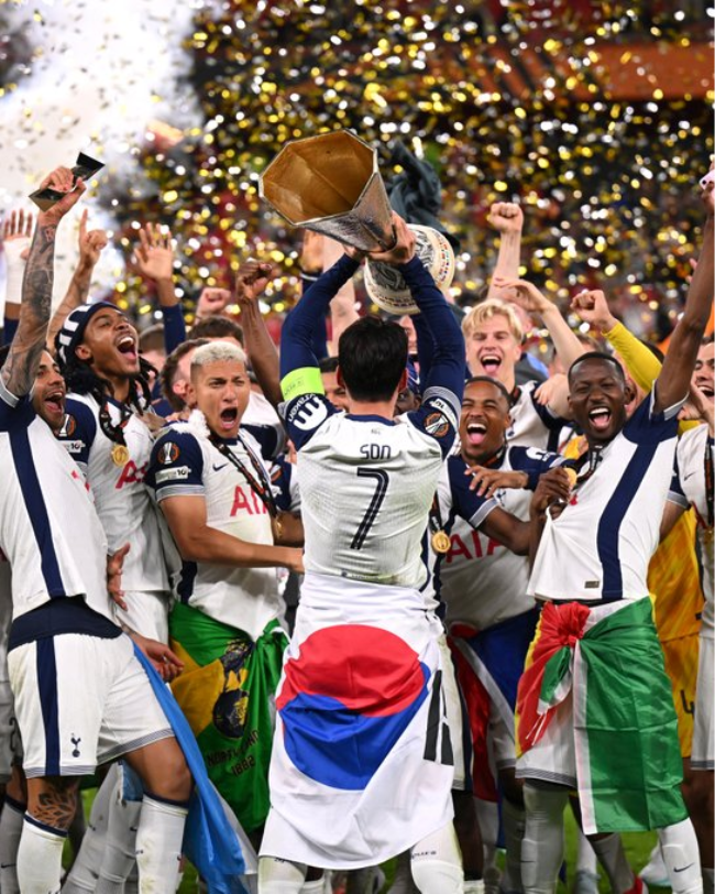 people-Son Heung-min-A-Trophy-A-Celebration-A-Confetti-A-Soccer team-B-National flags-C