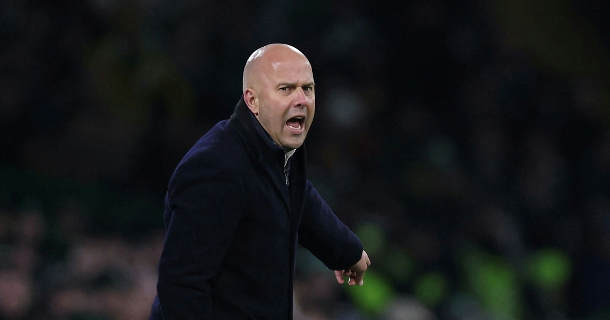 people-1-bald man-A-coach-A-shouting-A-dark coat-A-pointing