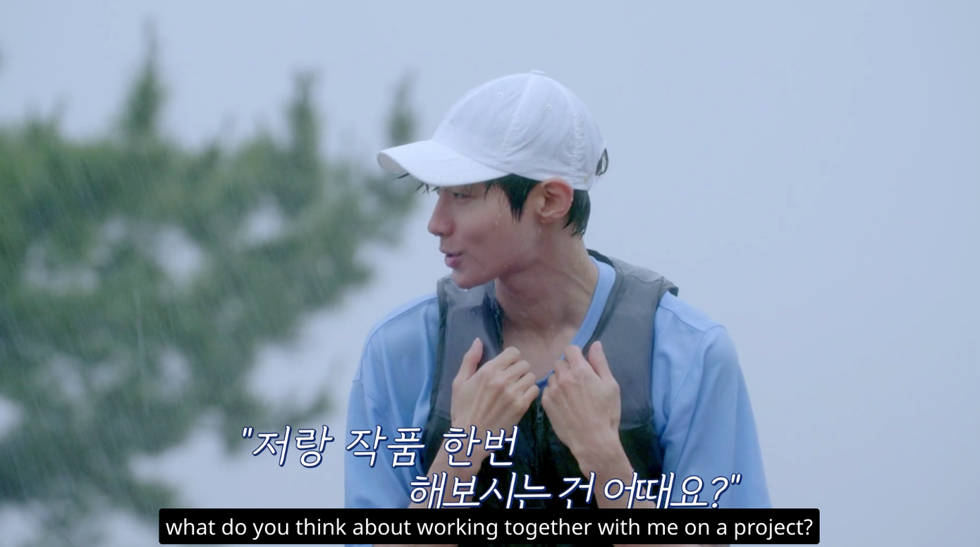 people-man-A-rain-A-white cap-A-blue shirt-A-life vest