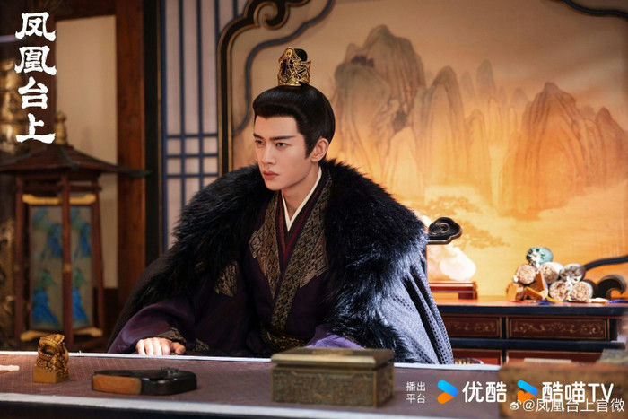 people-actor-male-A-costume-B-regal-C-fur-collar