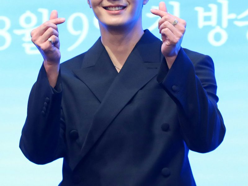 jung il woo family background