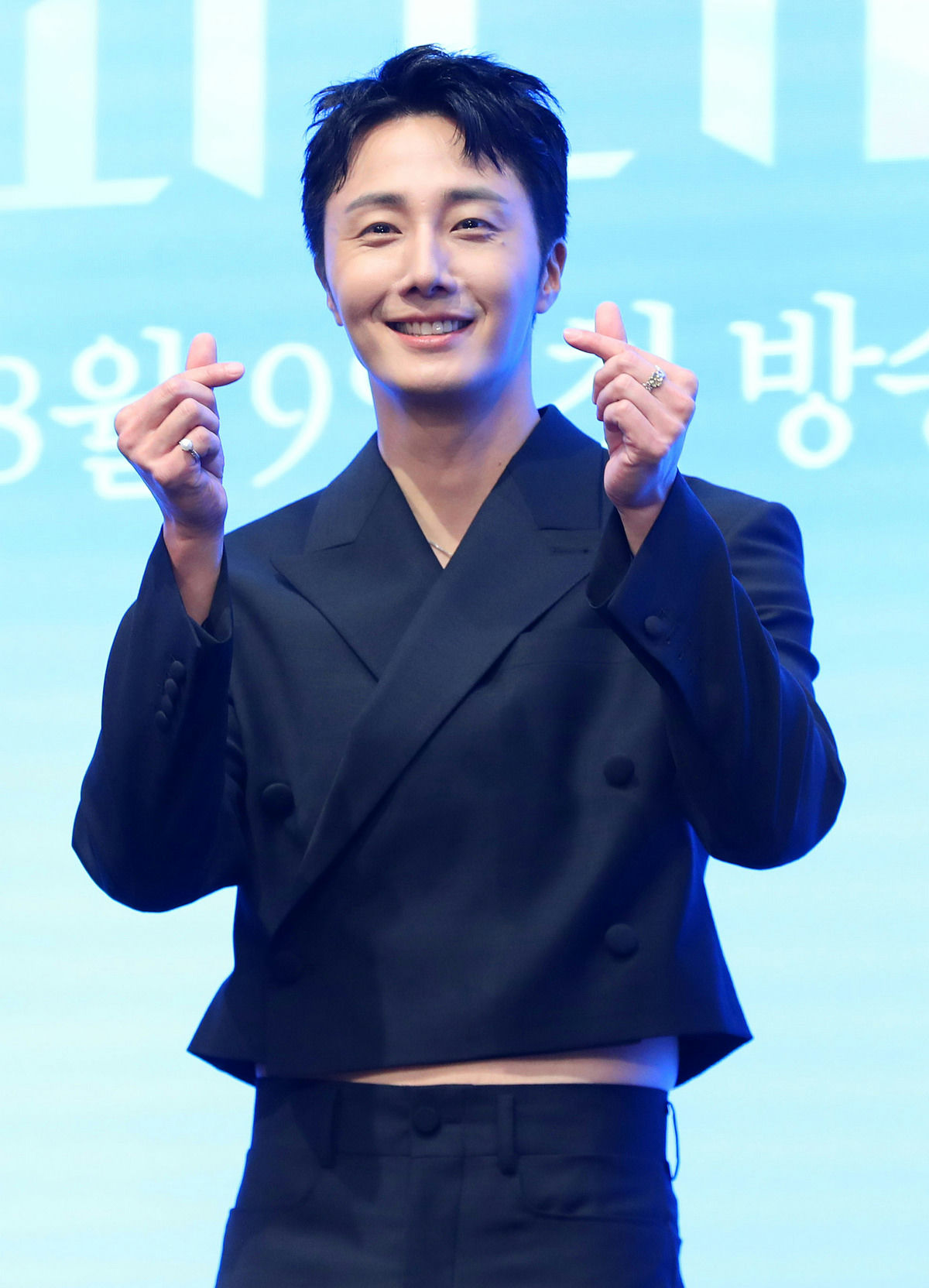 jung il woo family background