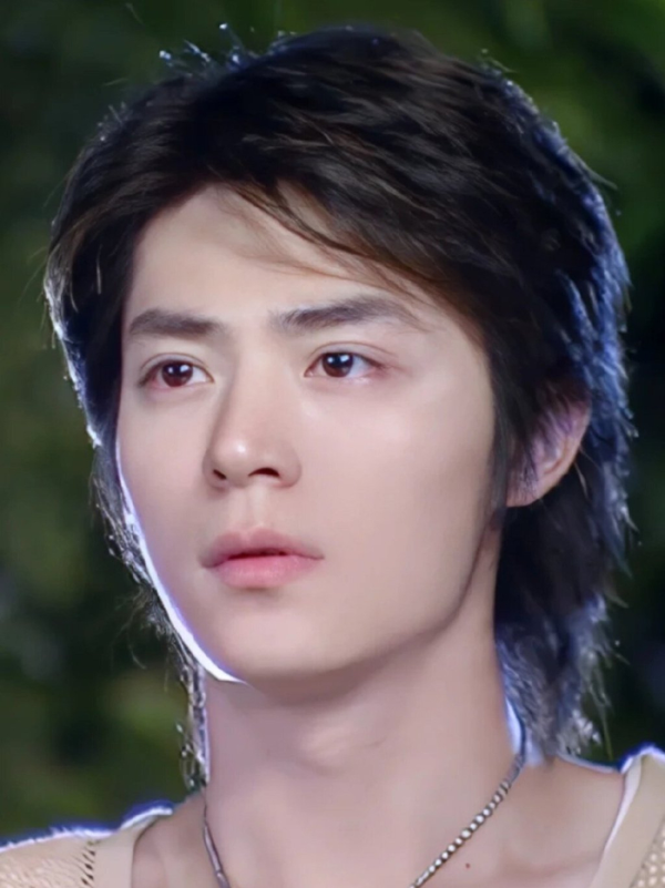 people-male actor-A-East Asian-A-dark hair-A-piercing gaze-B-soft focus-C-necklace