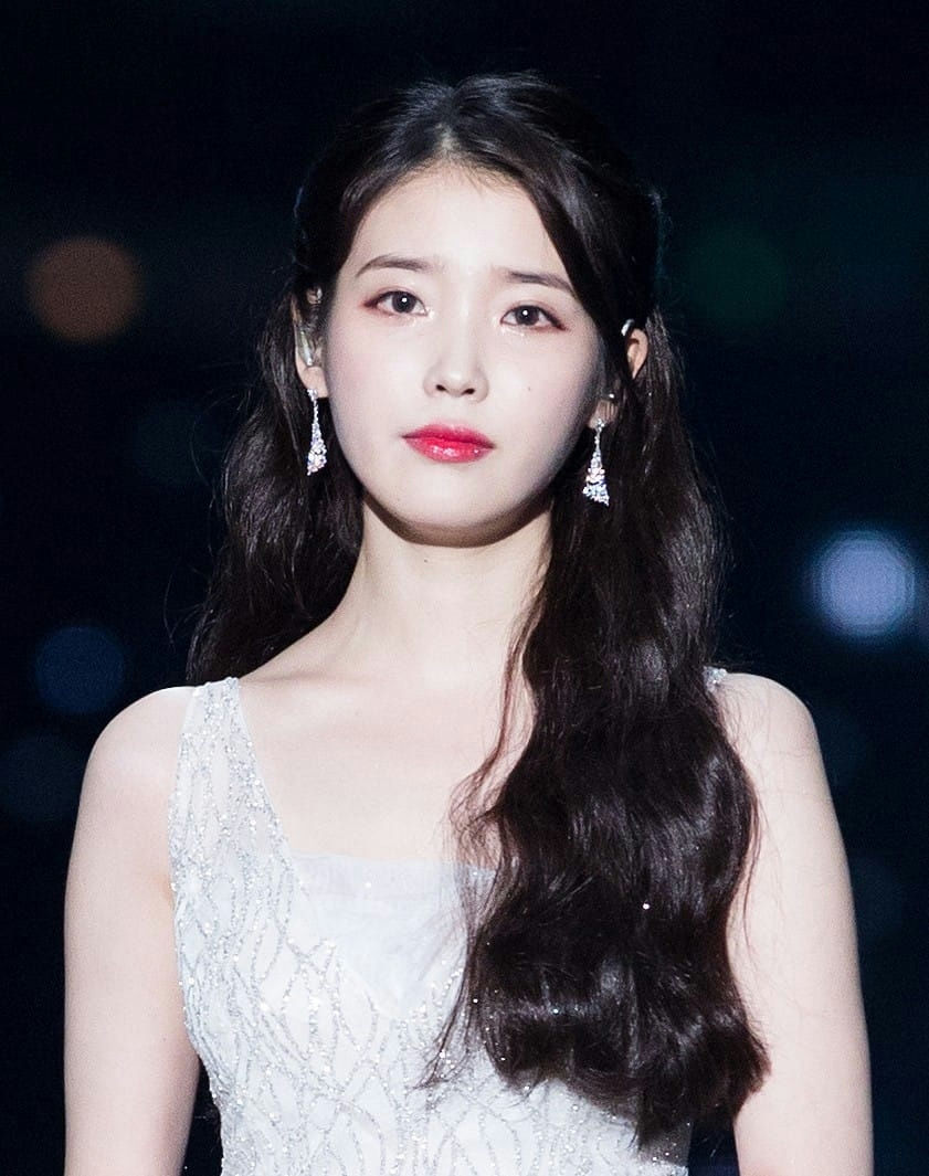 people-IU (singer/actress)-A-formal dress-A-long dark hair-B-diamond drop earrings-C-red lipstick
