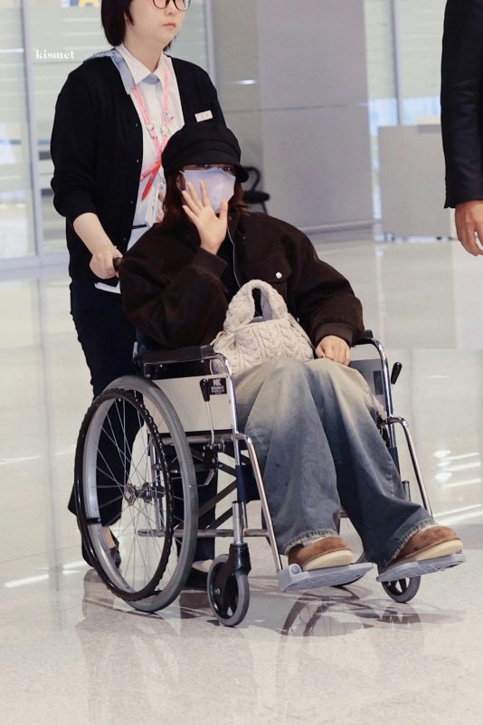 people-1-wheelchair-1-person-pushing-wheelchair-1-female-passenger-1-face-mask