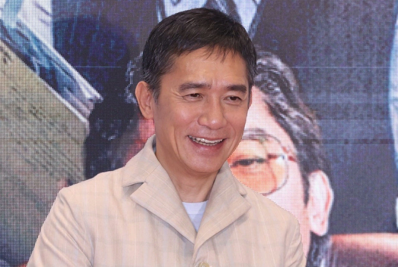 people-Tony Leung Chiu-wai-A-smiling-A-light-colored-jacket-A-dark-hair-A-event-backdrop