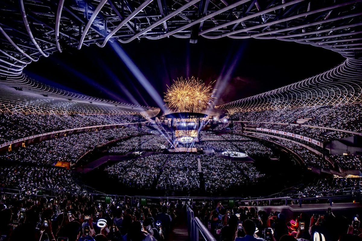 people-Massive crowd-A-Concert-A-Fireworks-B-Stadium lighting-C-Night event
