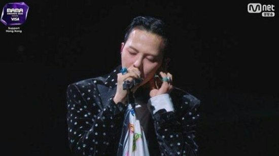 G-Dragon live performance controversy