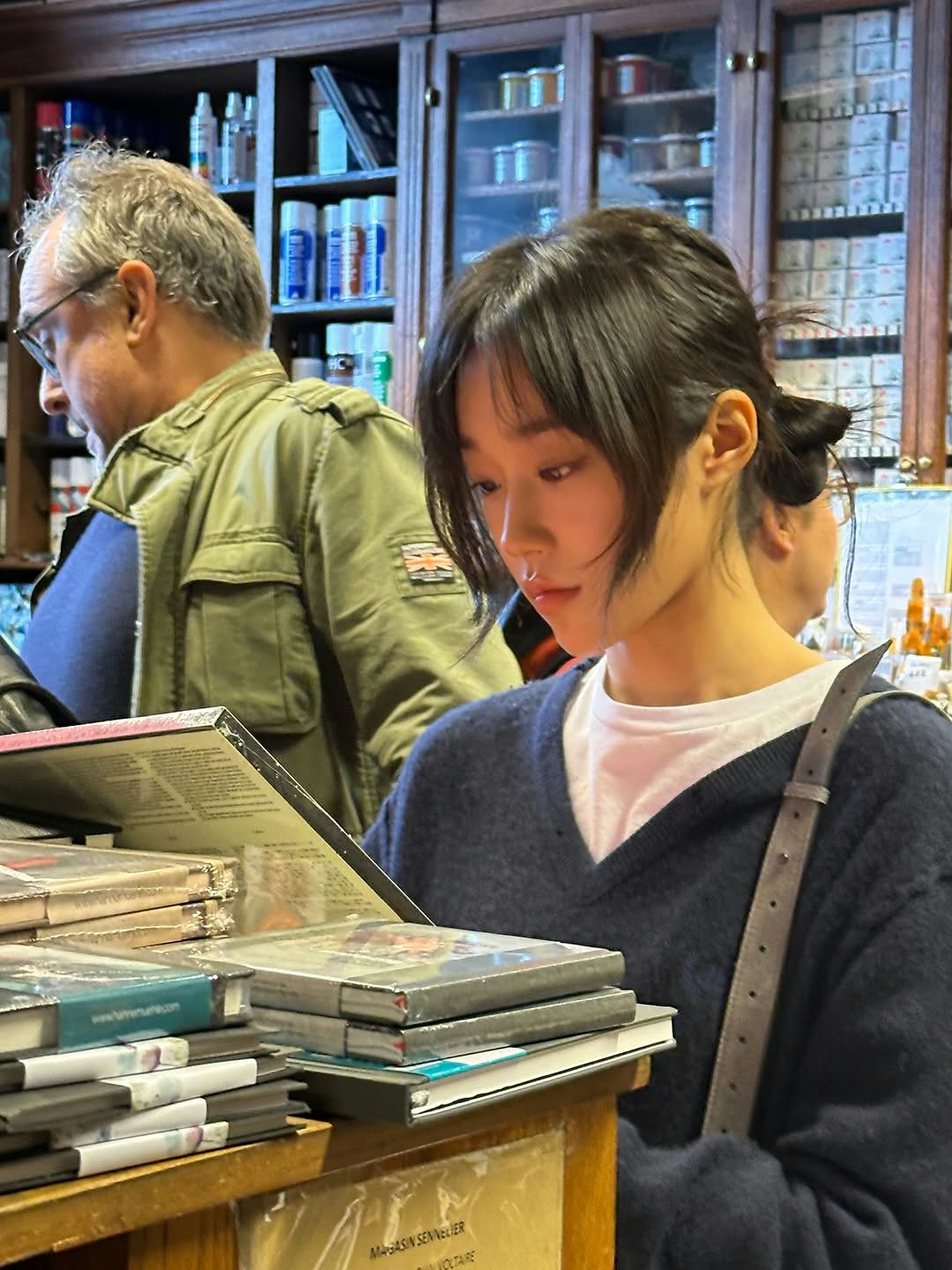 roh yoon seo bookstore casual look