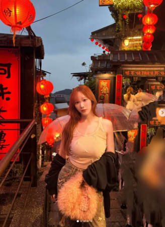 people-woman-A-outdoor setting-A-lanterns-A-rainy street-B-fashion-C