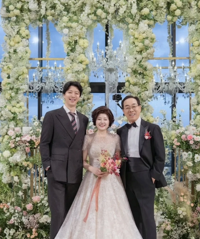 Lee Dong Gun parents remind wedding