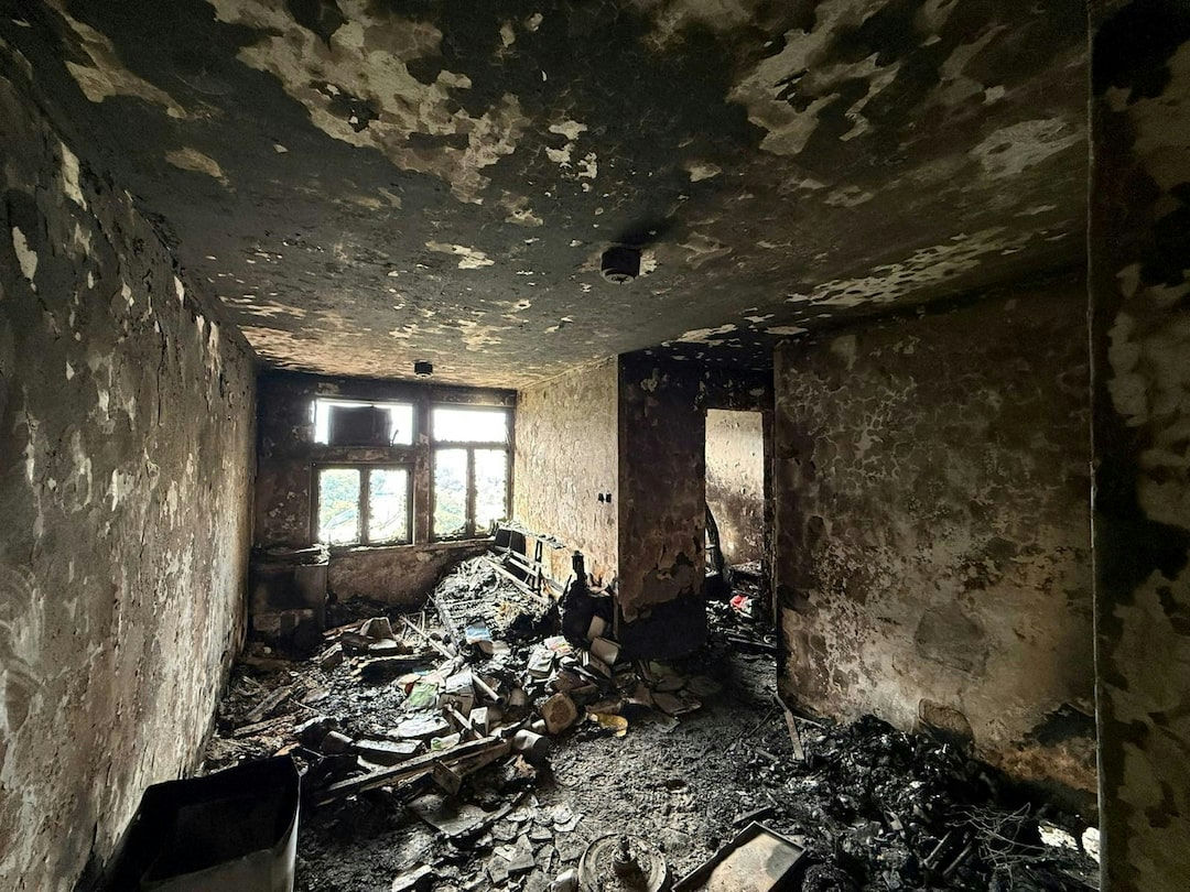 people-0-fire damage-A-soot-A-debris-B-burnt interior-C