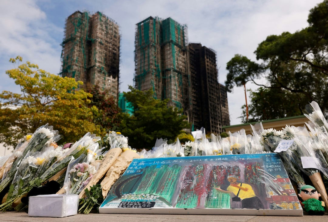 people-0-flowers-A-memorial-B-building-C-painting