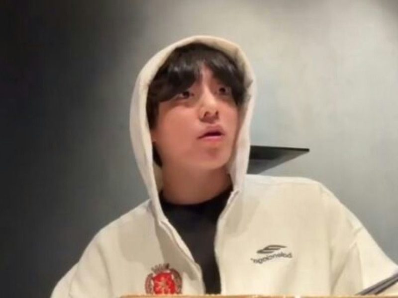 jungkook roommate live