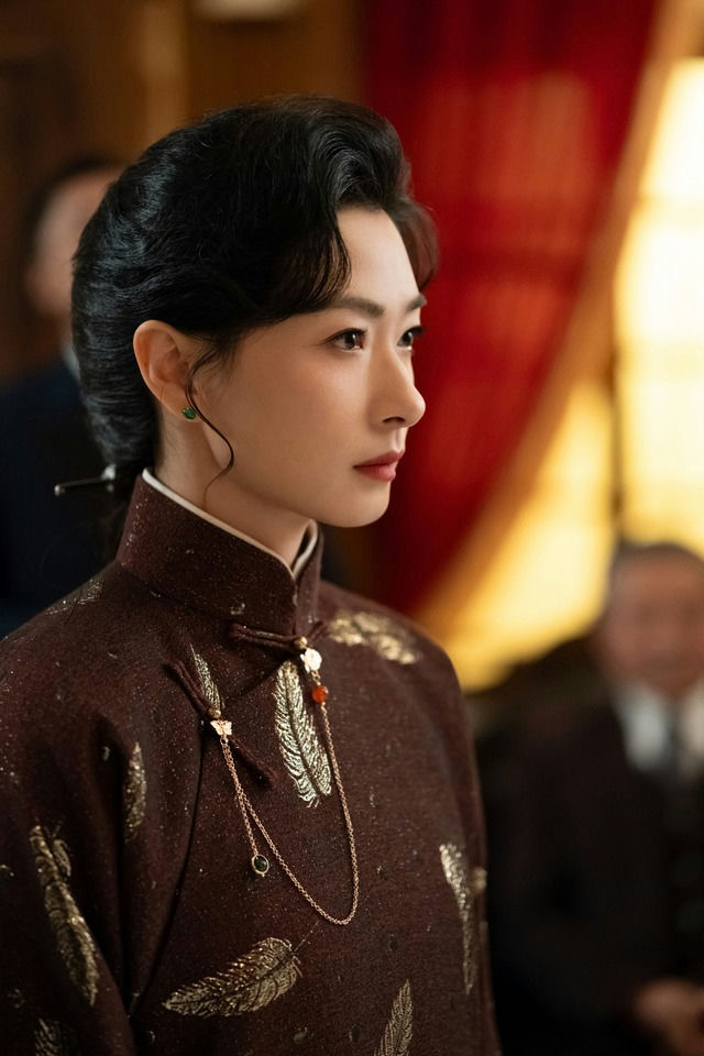 people-woman-profile-A-traditional Chinese dress (Qipao/Cheongsam)-B-elegant hairstyle-C-ornate jewelry