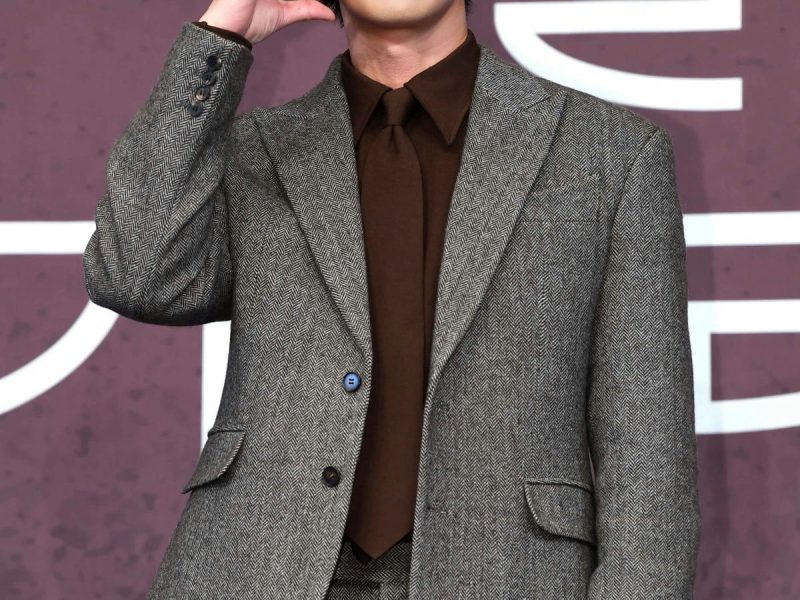 people-Park Seo-joon-A-formal wear-A-brown suit-A-tweed jacket-A-glasses-A-smiling