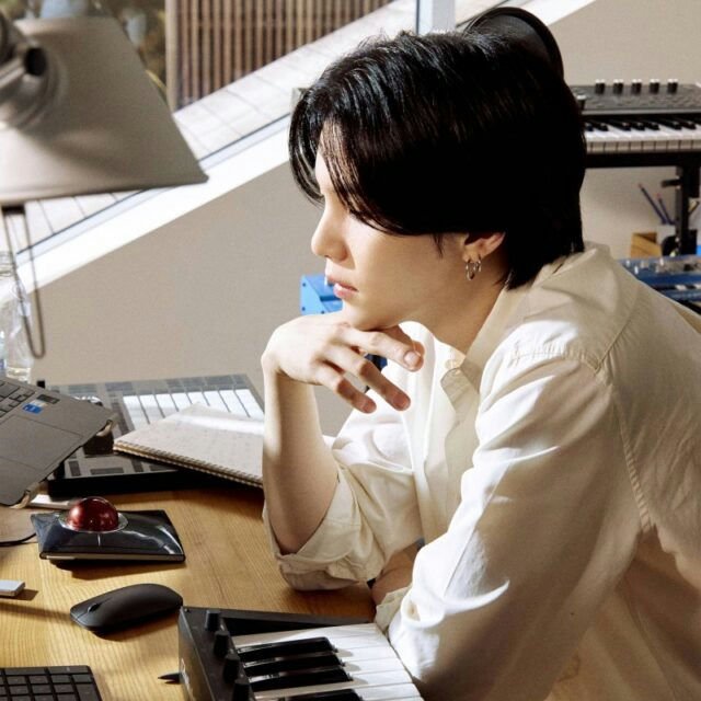 people-Suga (BTS)-A-profile-A-music production-A-trackball mouse-B-mini MIDI keyboard-C
