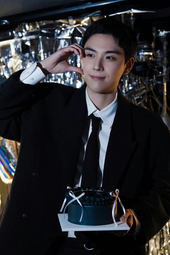 people-A-man-A-suit-A-holding-A-small-cake-A-smiling