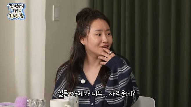 people-woman-smiling-A-cardigan-B-ring-C-Korean text