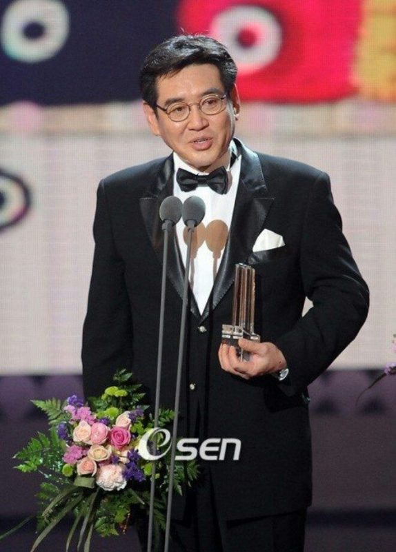 people-man-A-award ceremony-B-tuxedo-C-holding trophy