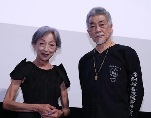 people-two people-A-Japanese couple-A-elderly woman-A-elderly man-A-black clothing-A-stage appearance
