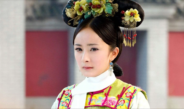 people-1-Yang Mi-A-Chinese actress-A-historical costume-B-elaborate headdress-C-court drama