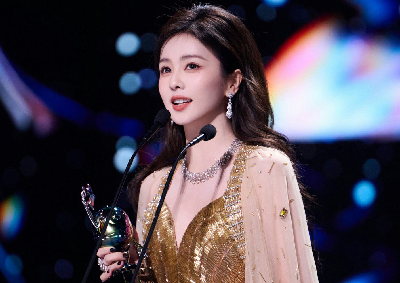 people-A-woman-A-award ceremony-A-microphone-A-glamorous dress-A-jewelry